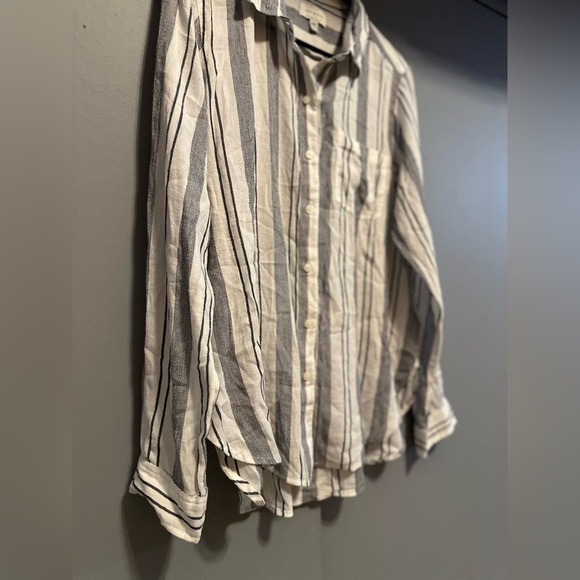 ❤️Lucky Brand - White and Gray Casual Button Down Shirt (Size M) - Picture 4 of 12